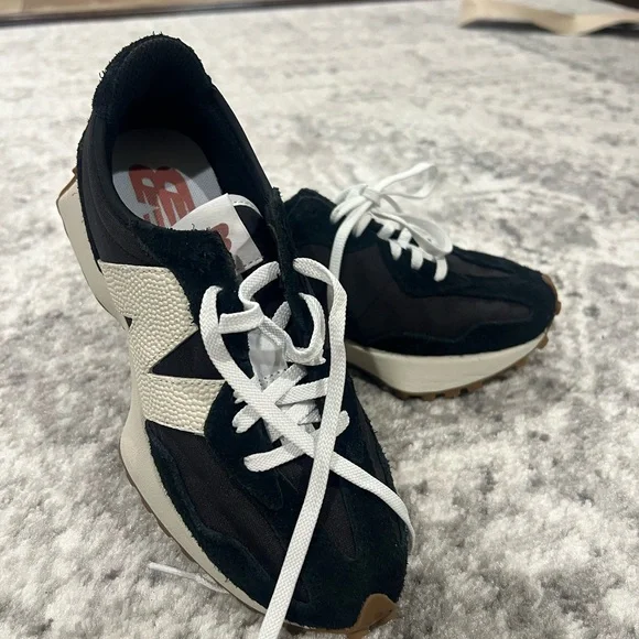 New Balance Black and White Women's Sneakers - Picture 2 of 4